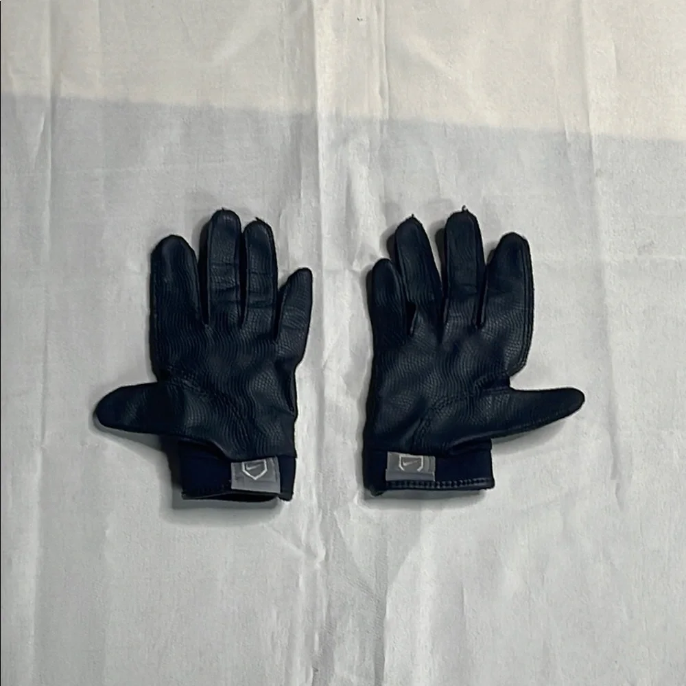 NIKE Black kids Sports Baseball Gloves - Picture 3 of 9